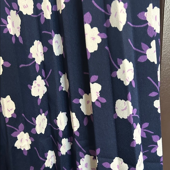 J Crew Navy Floral Pleated Midi Skirt. NWOT. Size 6 - Picture 5 of 11